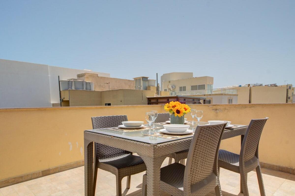 Azure Haven - Gzira Apartments And Penthouse By Shortletsmalta Номер фото